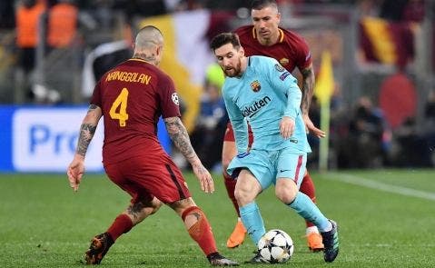 Messi regatea a Nainggolan en un lace del juego frente a la Roma / EFE