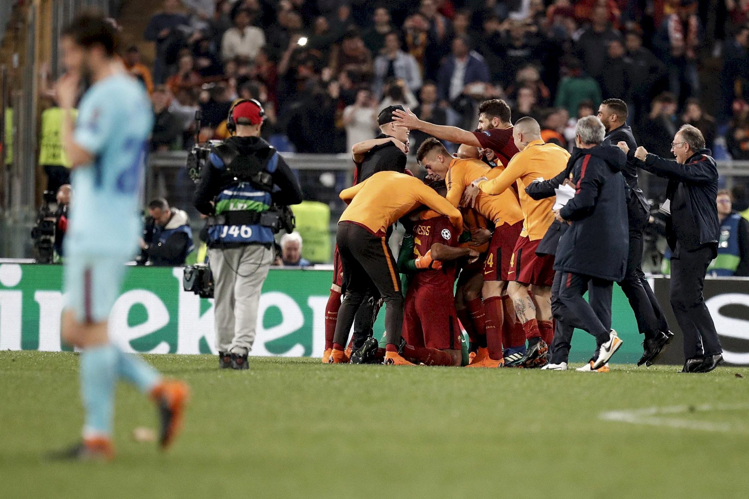 Jugadores de la Roma celebran su victoria sobre el FC Barcelona en los cuartos de final de la Champions League. EFE