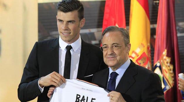 Gareth Bale y Florentino Pérez, en la presentación del galés como nuevo jugador del Real Madrid / EFE