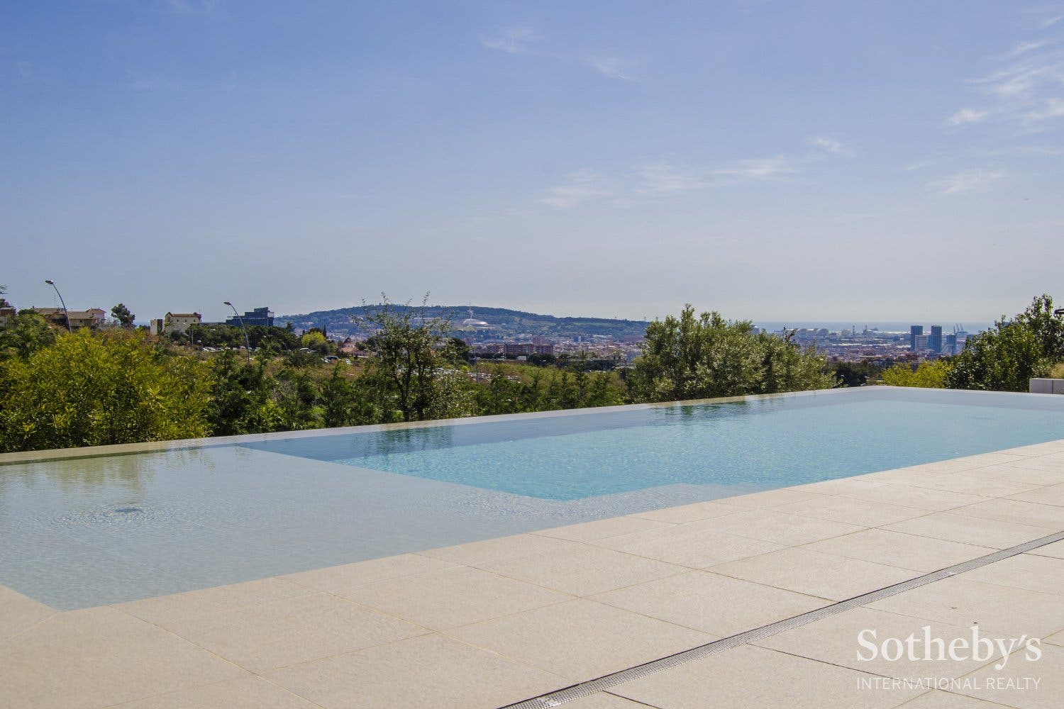 La piscina de la casa de Arda Turan en Esplugues de Llobregat (Barcelona) | Sotheby's