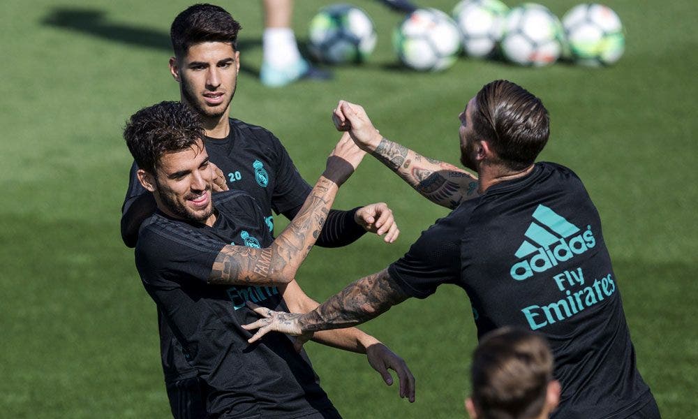 Sergio Ramos bromea con Dani Ceballos y Marco Asensio, protegidos de Florentino Pérez | EFE