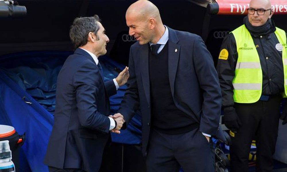 Ernesto Valverde saluda a Zinedine Zidane en el Madrid-Barça | EFE