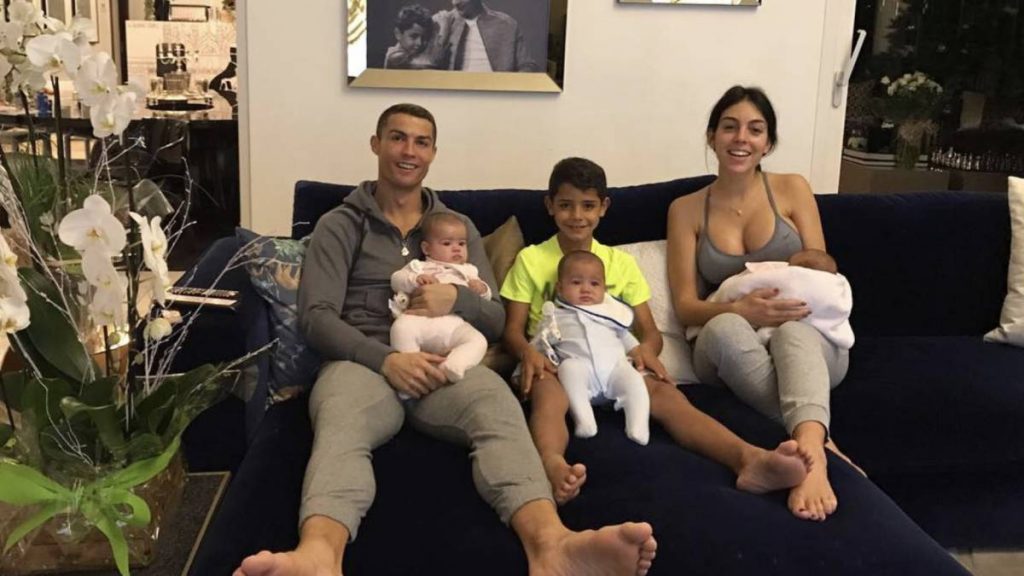 Georgina Rodríguez y Cristiano Ronaldo hijos