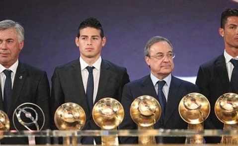 Carlo Ancelotti, James, Florentino Pérez y Cristiano Ronaldo con los premios