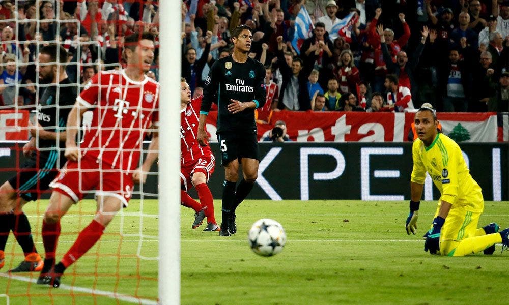 Keyor Navas y Raphael Varane tras encajar un gol contra el Bayern | EFE