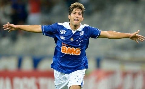 Lucas Silva celebra un gol con la camiseta del Cruzeiro