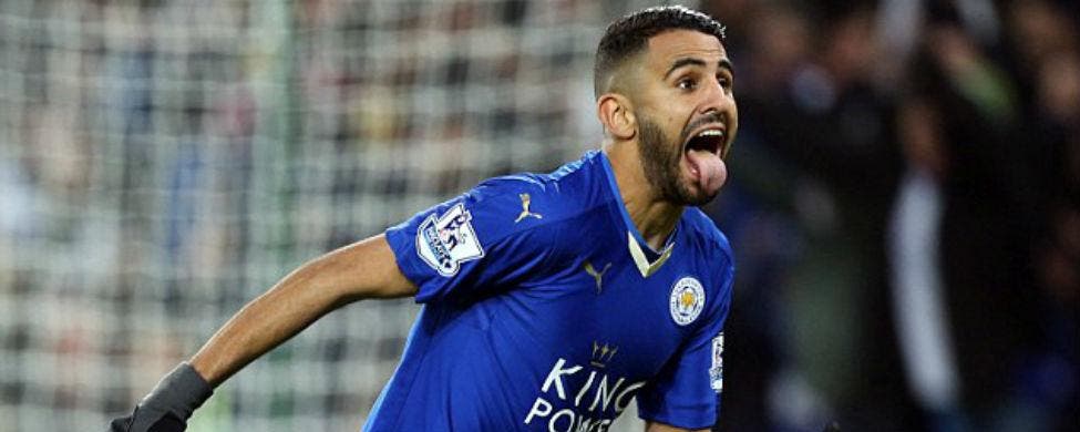 Mahrez celebra un gol con el Leicester