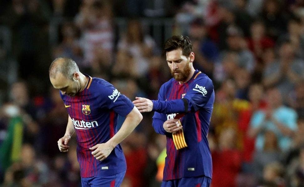 Messi asume el brazalete de capitán con la salida de Iniesta / EFE Messi asume el brazalete de capitán con la salida de Iniesta / EFE