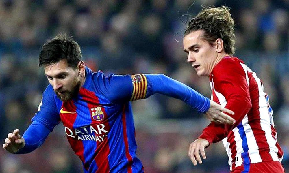 Antoine Griezmann tiene una primera enganchada con Leo Messi | EFE