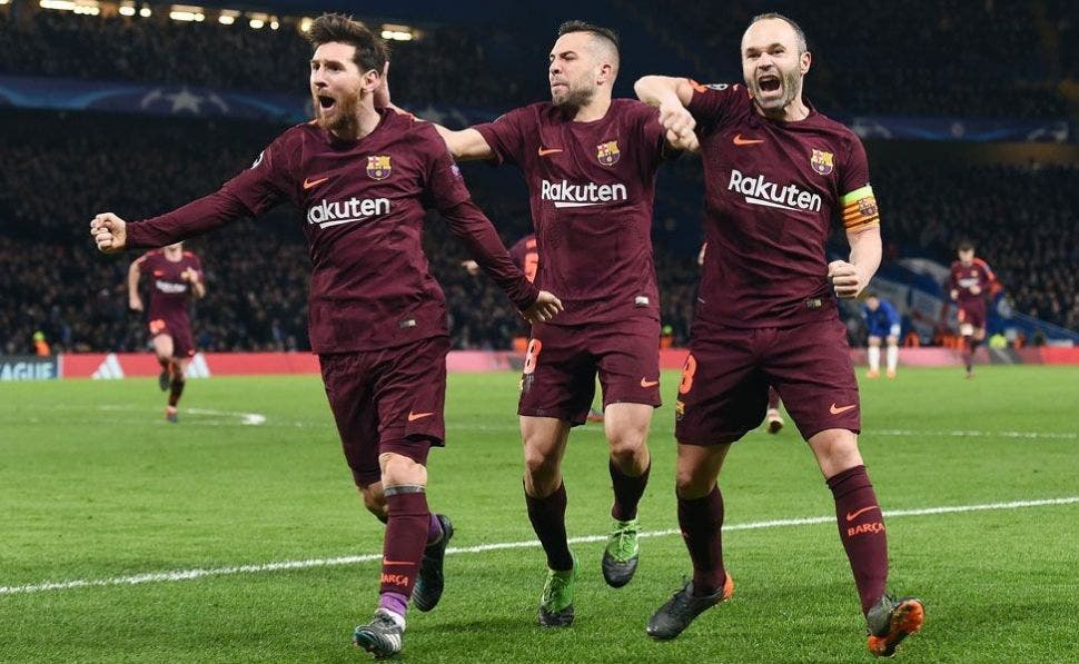 Messi celebra el gol del empate en Stamford Bridge con Jordi Alba y Andrés Iniesta | EFE