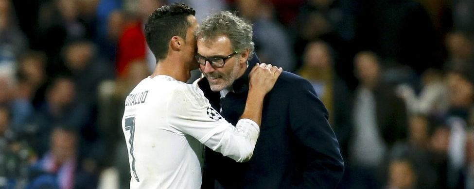 Cristiano Ronaldo conversa con Laurent Blanc al acabar el Real Madrid-PSG / EFE