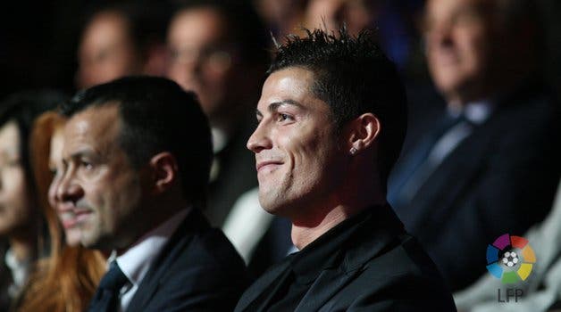 Cristiano Ronaldo, con su agente Jorge Mendes, en la Gala de la Liga 2013 | LFP