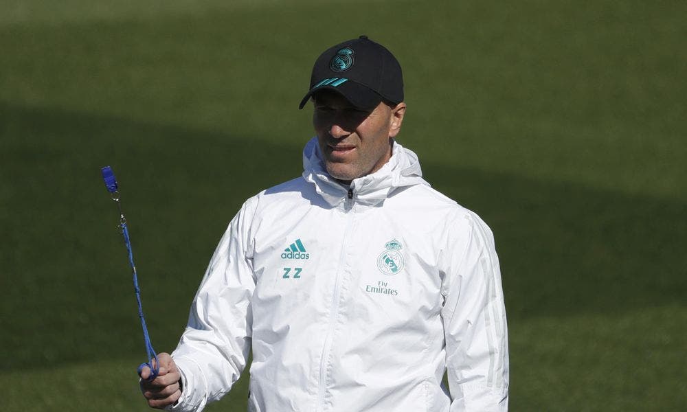 Zidane dirige una sesión de entrenamiento del Real Madrid en Valdebebas / EFE