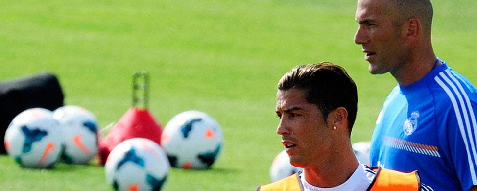 Zinedine Zidane y Cristiano Ronaldo durante un entrenamiento del curso 2013-14