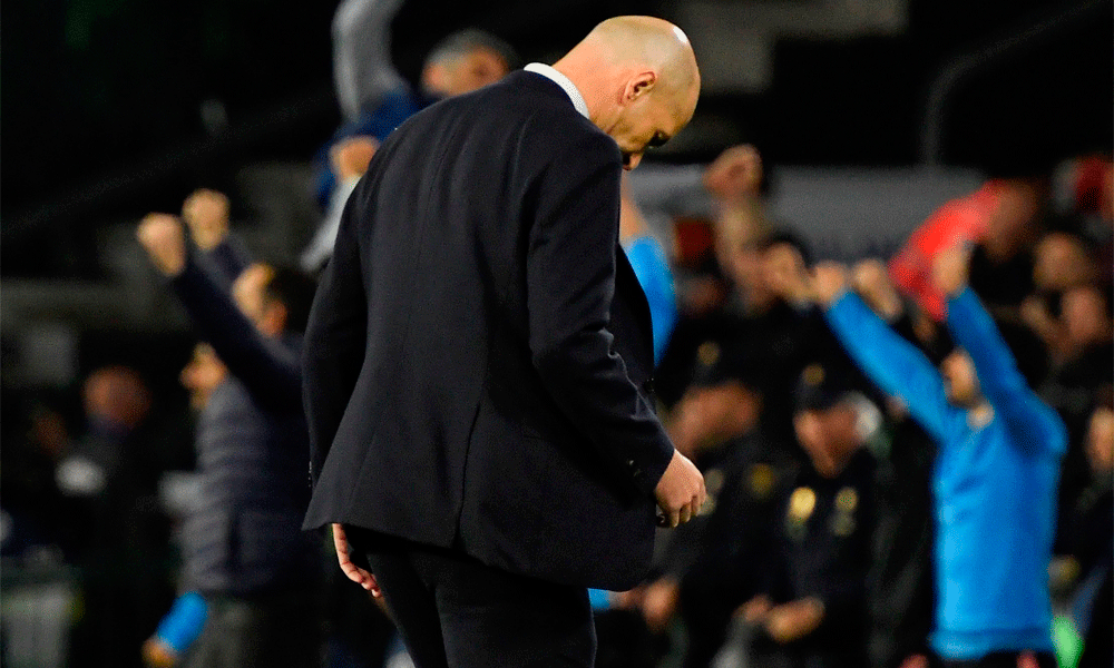 ¡Zidane cesado! Viene él. Acuerdo. Si hay año en blanco Florentino Pérez se lo carga | EFE