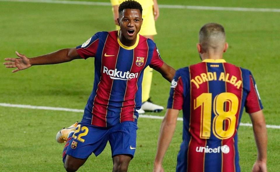 Ansu Fati celebra uno de sus goles contra el Villarreal