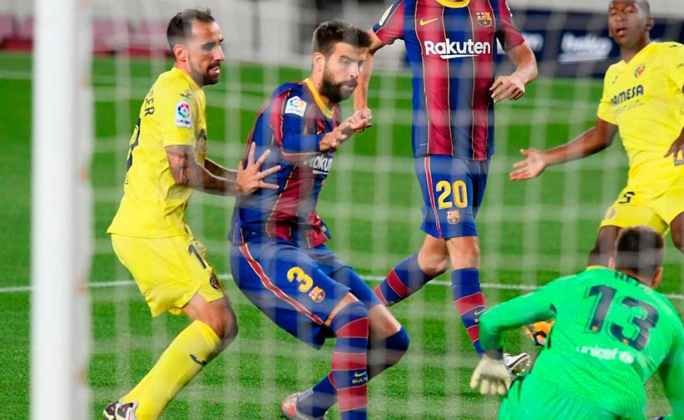 Gerard Piqué durante n lance del Barça-Villarreal
