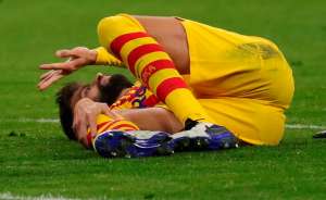 Gerard Piqué se lesiona en el Atletico de Madrid-Barça