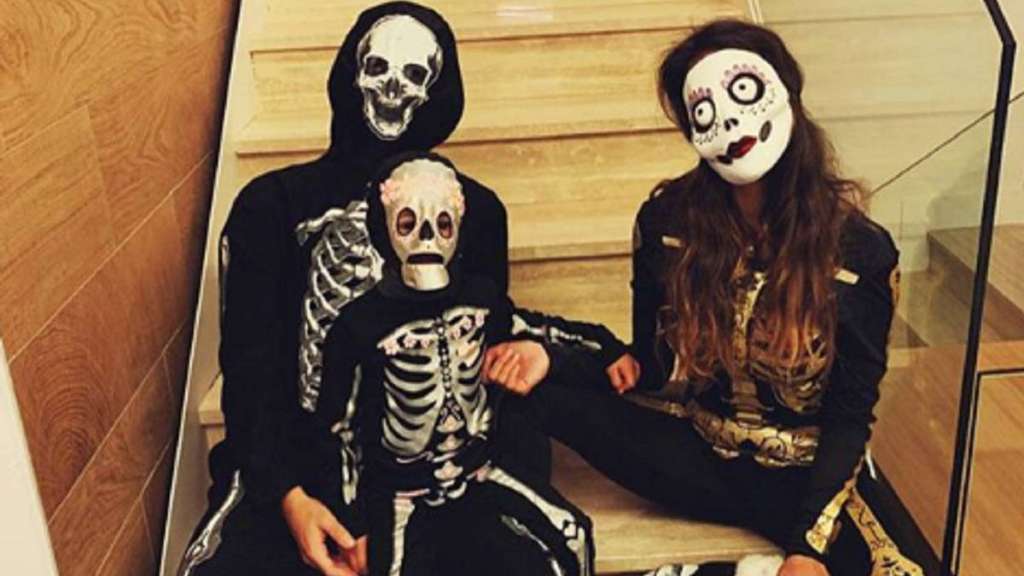 Isco Alarcón y Sara Sálamo celebran Halloween con su hijo
