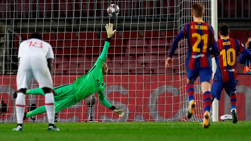 Messi marca el 1-0 en el Barça-PSG