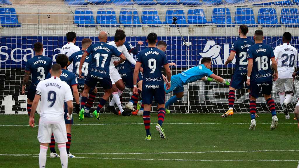 Varane empata el partido contra el Huesca