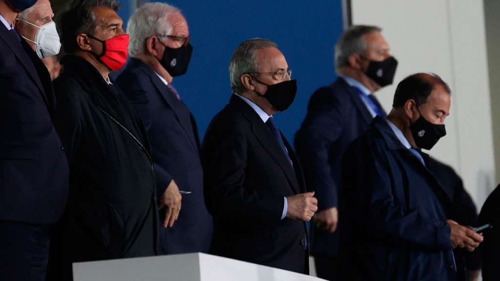Florentino Pérez preside un partido junto a Joan Laporta y otros directivos