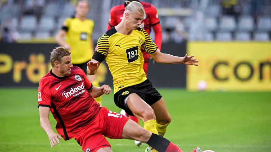 Erling Braut Haaland anotaun doblete para el Borussia Dortmund en el estrenp de la Bundesliga