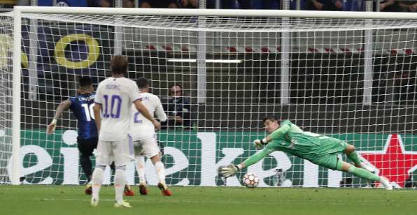 Fotografía: Florentino Pérez da el golpe de gracia al Barça confirmando un fichaje inesperado
