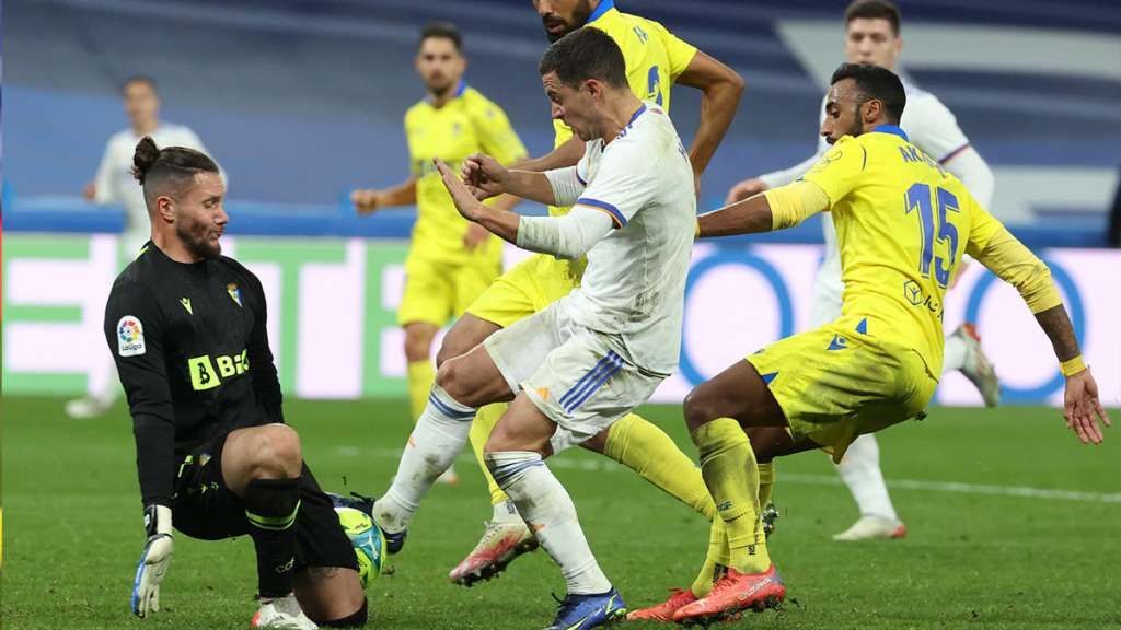 Noticia: Hazard fue titular en el Cádiz-Real Madrid, pero sus días pueden estar campesino por una oferta inexperta 3 Real Madrid-Cádiz
