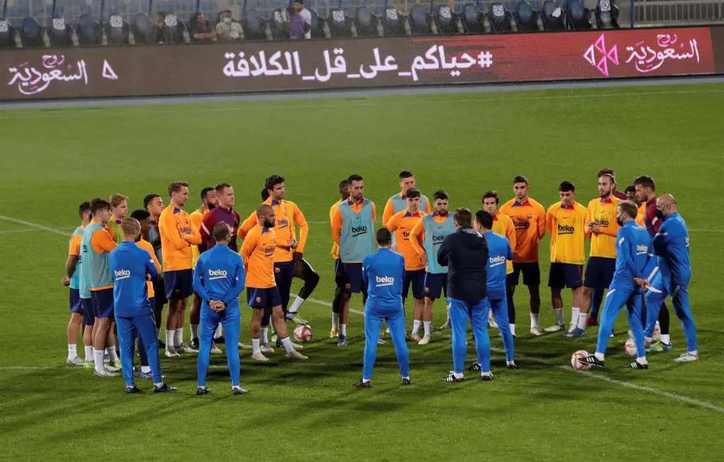 El equipo de Xavi entrena antes del Clásico en Riad