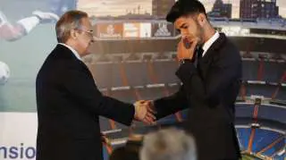 Marco Asensio y Florentino se dan la mano