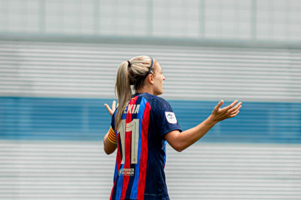 Alexia Putellas jugando con el Barça