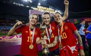 Jugadoras de la Selección Española (Irene Paredes, Alexia Putellas y Jenni Hermoso).
