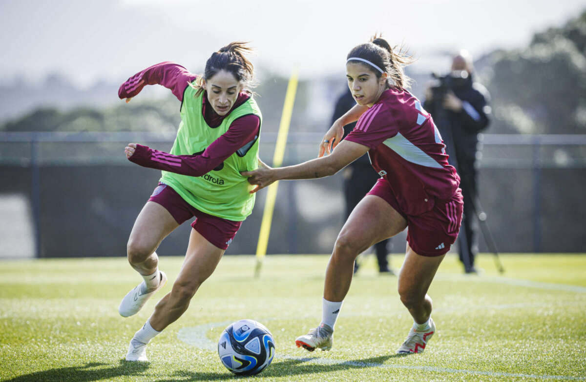 Alba Redondo y Esther González, jugadoras de fútbol