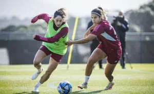 Alba Redondo y Esther González, jugadoras de fútbol
