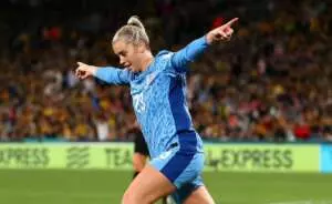 Alessia Russo celebrando un gol de Inglaterra. Foto: @alessiarusso7.