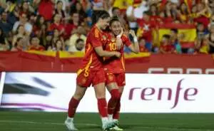 María Méndez y Athenea del Castillo durante un partido con la selección española. Foto: Cristina Tubilla.