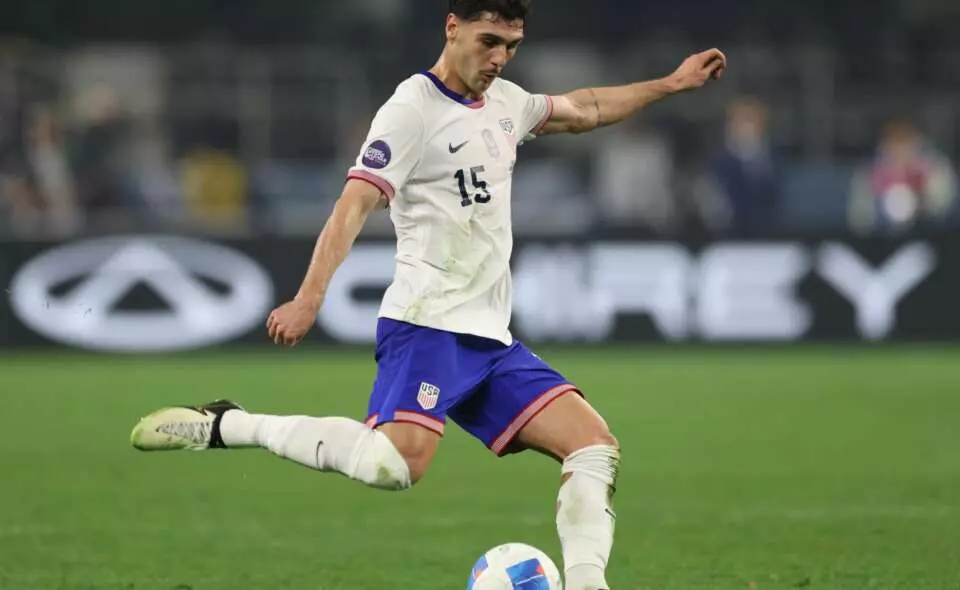 Johnny Cardoso durante un partido con Estados Unidos. Foto: @RealBetis.
