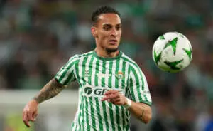 WROCLAW, POLAND - MAY 28: Antony of Real Betis looks on, towards a loose ball during the UEFA Conference League Final 2025 between Real Betis Balompie and Chelsea FC at Stadion Wroclaw on May 28, 2025 in Wroclaw, Poland. (Photo by Aitor Alcalde - UEFA/UEFA via Getty Images)