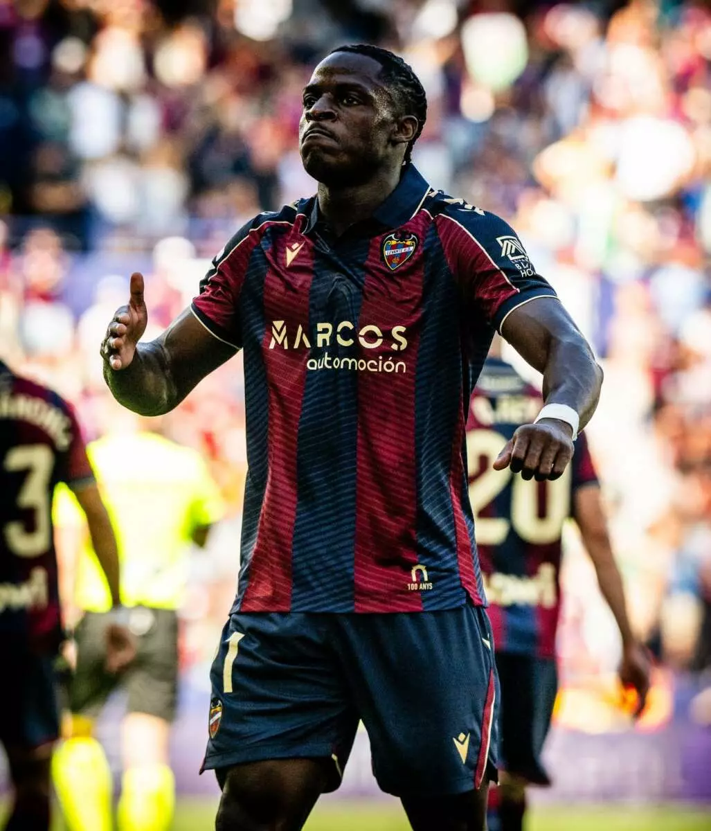 Etta Eyong está en la órbita del Barça. Foto: @Karlblaise014.