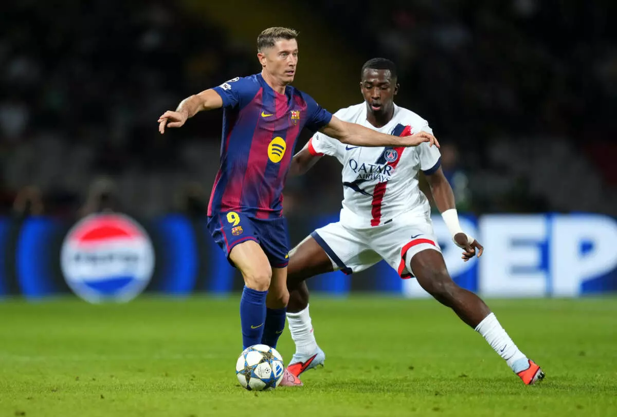 BARCELONA, SPAIN - OCTOBER 01: Robert Lewandowski of FC Barcelona controls the ball whilst under pressure from Willian Pacho of Paris Saint-Germain during the UEFA Champions League 2025/26 League Phase MD2 match between FC Barcelona and Paris Saint-Germain at Estadi Olimpic Lluis Companys on October 01, 2025 in Barcelona, Spain. (Photo by Alex Caparros - UEFA/UEFA via Getty Images)
