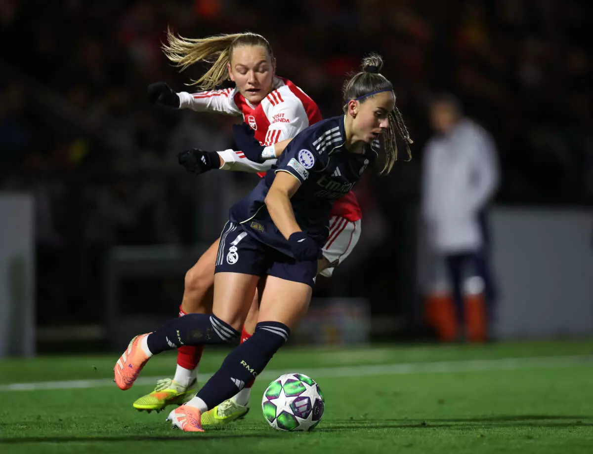 BOREHAMWOOD, ENGLAND - NOVEMBER 19: Athenea of Real Madrid is challenged by Frida Maanum of Arsenal during the UEFA Women's Champions League 2025/26 league phase match between Arsenal FC and Real Madrid CF at Meadow Park on November 19, 2025 in Borehamwood, England. (Photo by Harry Murphy - UEFA/UEFA via Getty Images)