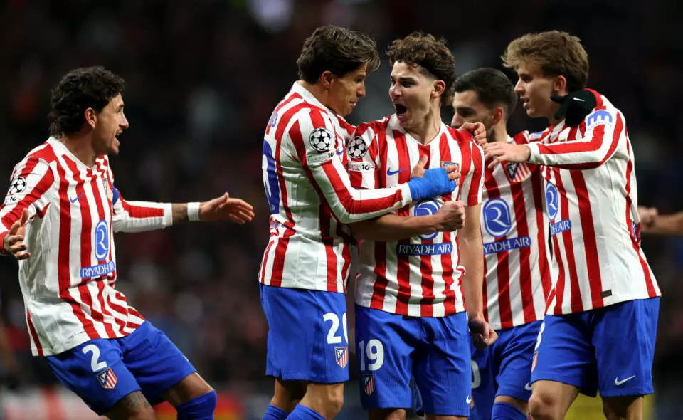MADRID, SPAIN - NOVEMBER 26: Julian Alvarez of Atletico de Madrid celebrates scoring his team's first goal with teammates during the UEFA Champions League 2025/26 League Phase MD5 match between Atletico de Madrid and FC Internazionale Milano at Estadio Metropolitano on November 26, 2025 in Madrid, Spain. (Photo by Florencia Tan Jun - UEFA/UEFA via Getty Images)