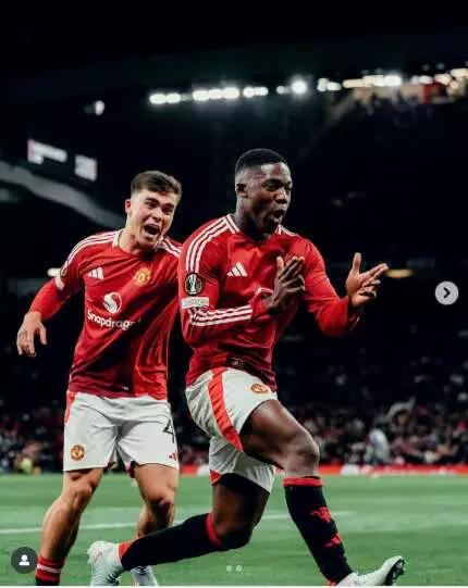 Kobbie Mainoo celebra un gol con el Manchester United. Foto: @kobbie.