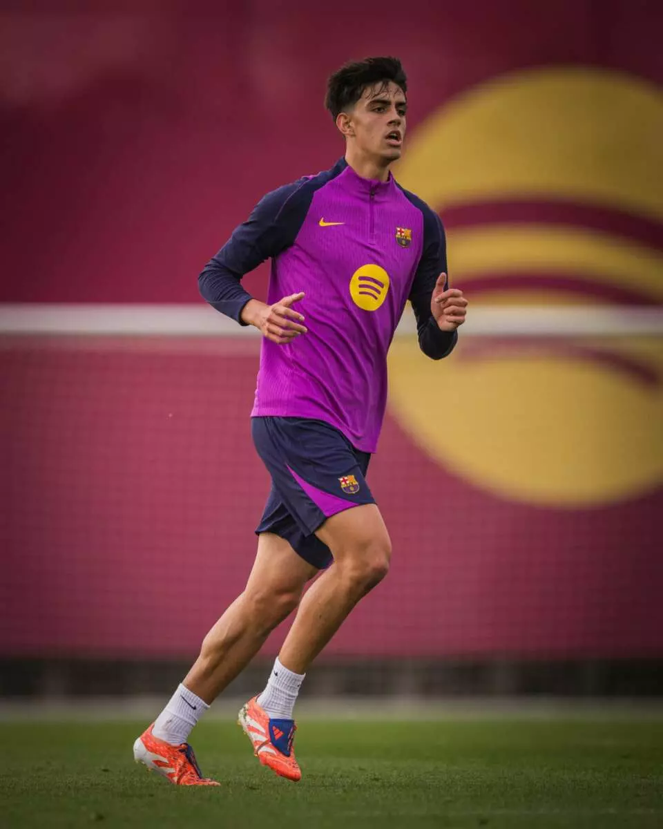 Marc Bernal durante un entrenamiento con el Barça. Foto: @FCBarcelona.