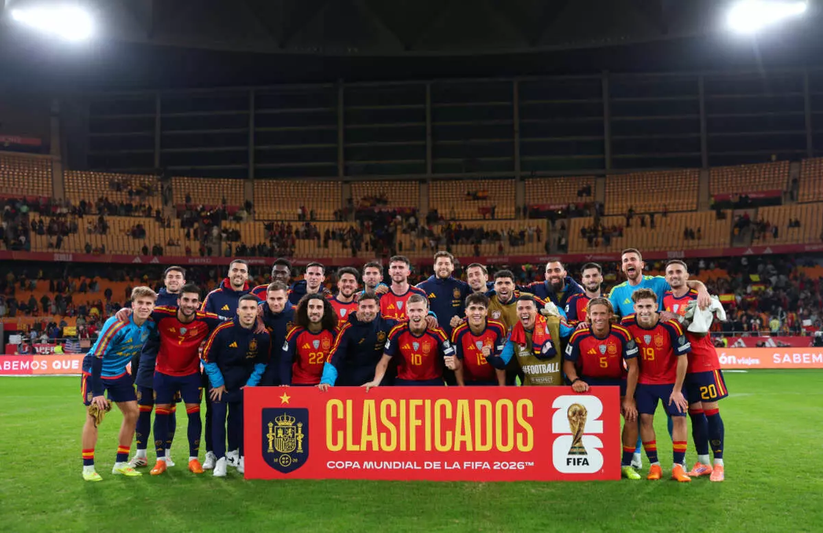 SEVILLE, SPAIN - NOVEMBER 18: Spain players celebrate qualifying after the FIFA World Cup 2026 qualifier match between Spain and Türkiye at Estadio de La Cartuja on November 18, 2025 in Seville, Spain. (Photo by Fran Santiago - UEFA/UEFA via Getty Images)