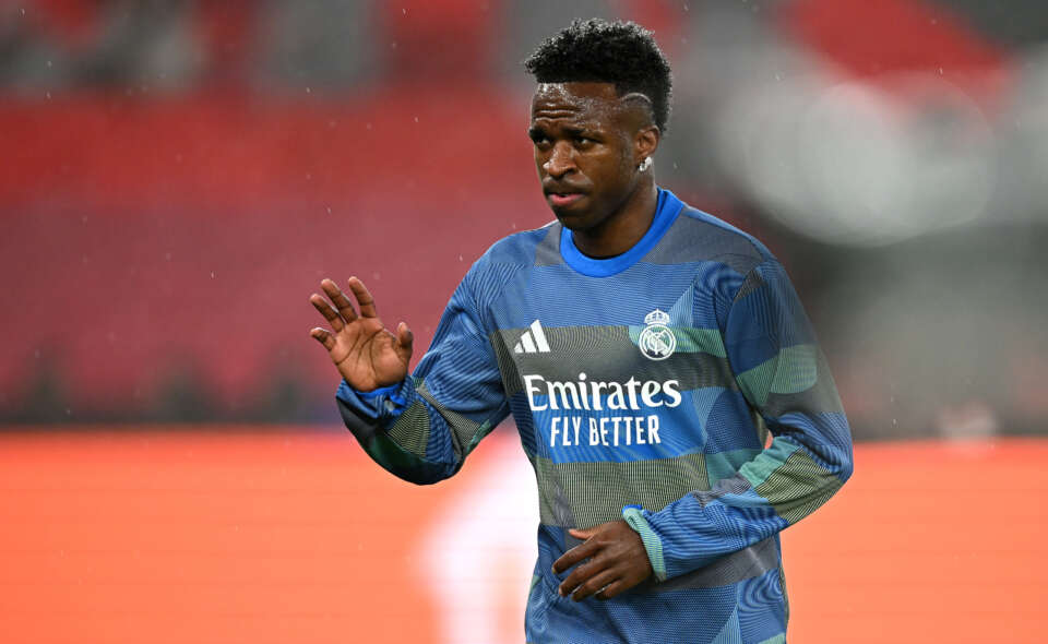 LISBON, PORTUGAL - JANUARY 28: Vinicius Junior of Real Madrid gestures as he warms up prior to the UEFA Champions League 2025/26 League Phase MD8 match between SL Benfica and Real Madrid C.F. at Estadio do SL Benfica on January 28, 2026 in Lisbon, Portugal. (Photo by Octavio Passos - UEFA/UEFA via Getty Images)