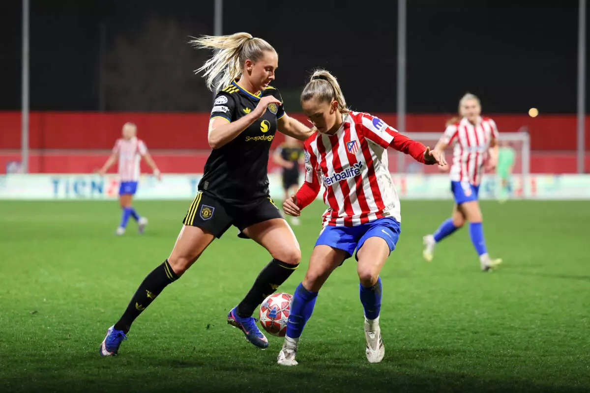MADRID, SPAIN - FEBRUARY 12: Ellen Wangerheim of Manchester United controls the ball whilst under pressure from Andrea Medina of Club Atletico de Madrid during the UEFA Women's Champions League 2025/26 KO play-offs First Leg match between Club Atletico de Madrid and Manchester United Women at Atlético de Madrid Centro Deportivo Alcalá de Henares on February 12, 2026 in Madrid, Spain. (Photo by Judit Cartiel - UEFA/UEFA via Getty Images)