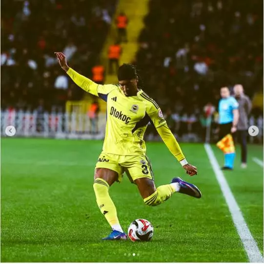 Archie Brown durante un partido con el Fenerbahce. Foto: @archhbrown.