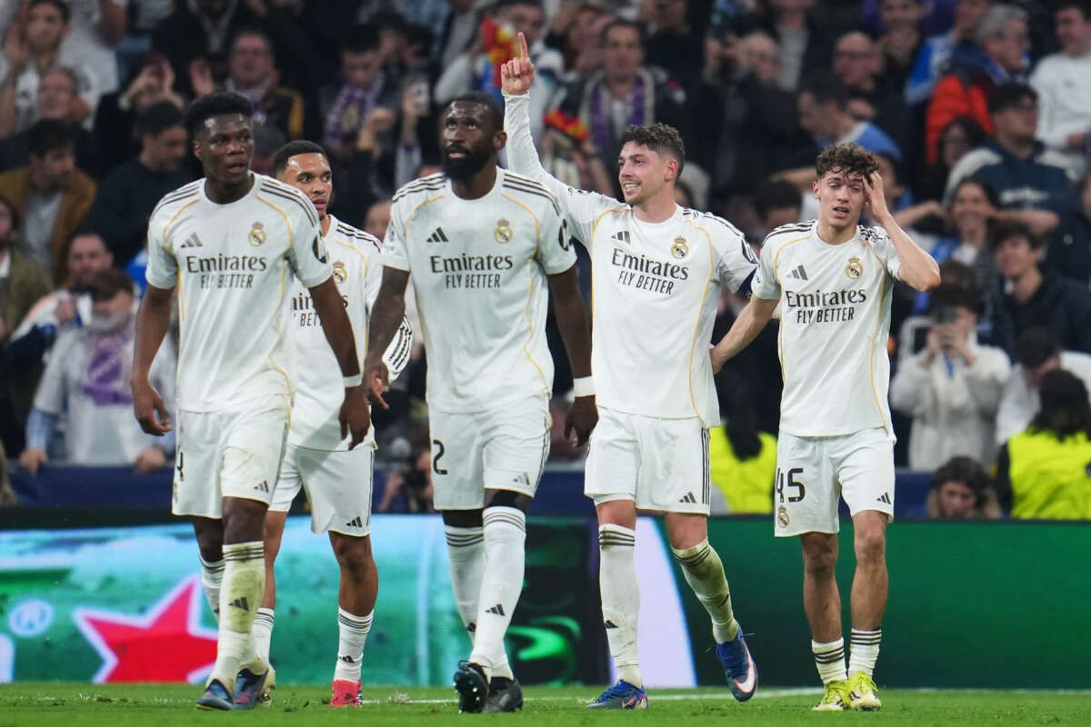 MADRID, SPAIN - MARCH 11: Federico Valverde of Real Madrid celebrates scoring his team's third goal with teammates during the UEFA Champions League 2025/26 Round of 16 First Leg match between Real Madrid CF and Manchester City FC at Estadio Santiago Bernabeu on March 11, 2026 in Madrid, Spain. (Photo by Aitor Alcalde - UEFA/UEFA via Getty Images)